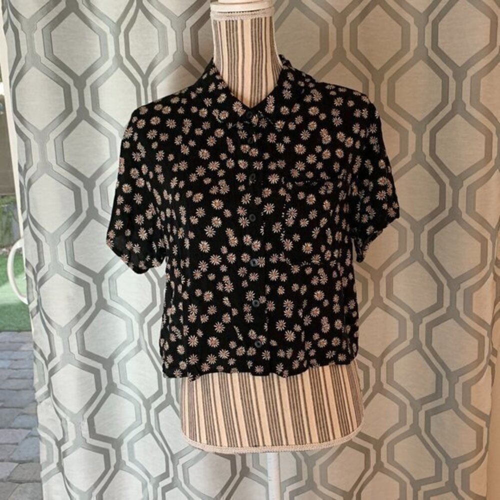 American Eagle Crop Button Down Top